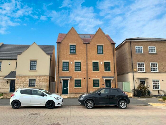 4 Bedroom Town House To Rent In The Avenue, Corby, NN17