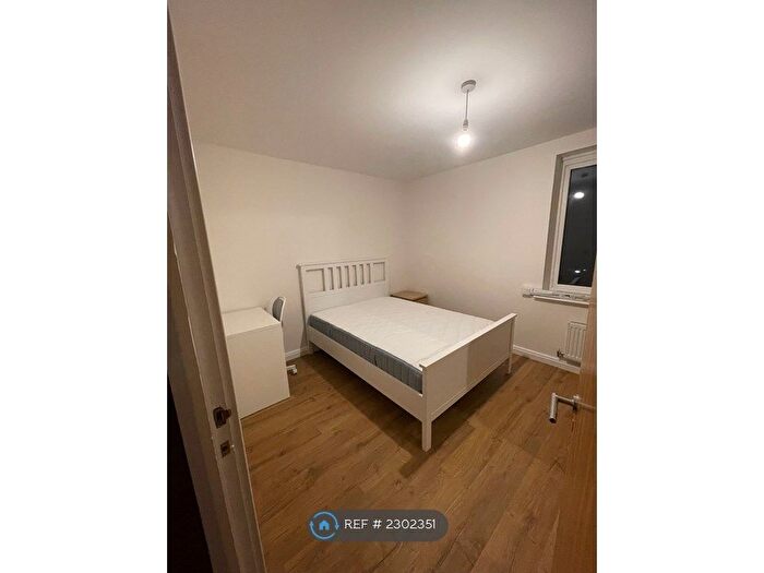 3 Bedroom Flat To Rent In Hercies Road, Hillingdon, UB10
