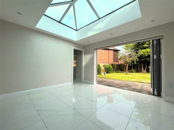 5 Bedroom Detached House To Rent In Northway, Wokingham, Berkshire, RG41