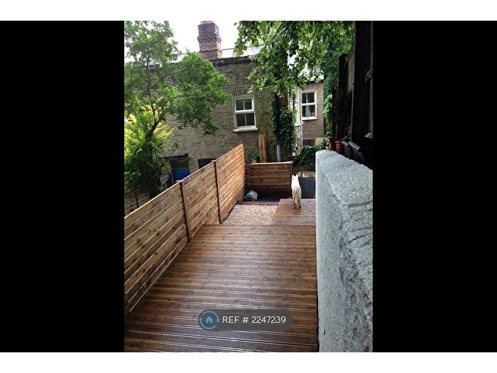 2 Bedroom Maisonette To Rent In Oaksford Avenue, London, SE26