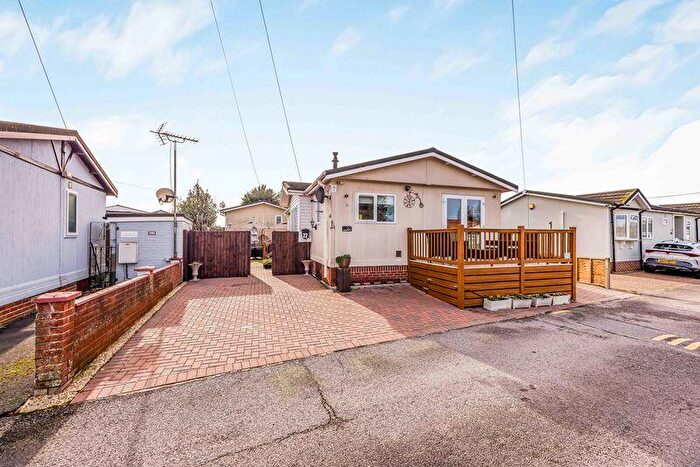 2 Bedroom Park Home For Sale In Nutbourne Park, Chichester, PO18