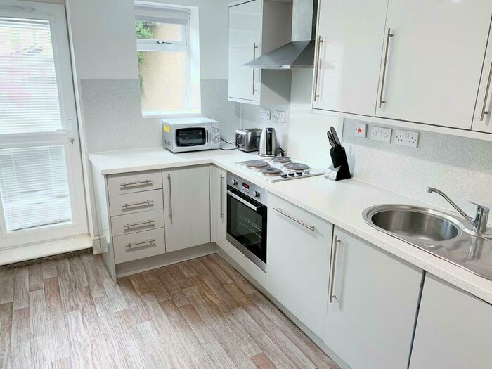 4 Bedroom House To Rent In High Street, Kingswood, Bristol, BS15