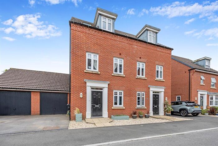 3 Bedroom Semi-Detached House For Sale In Fieldfare Close, Keynsham, BS31