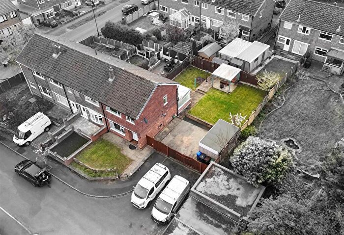 3 Bedroom End Of Terrace House For Sale In Binsted Close, Sheffield, S5