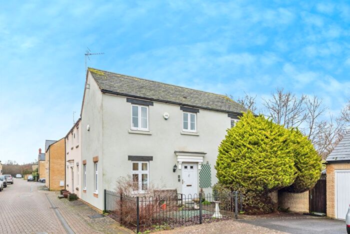 3 Bedroom Semi-detached House For Sale In Bathing Place Lane, Witney, OX28