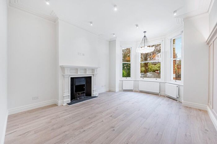 2 Bedroom Flat To Rent In King Edwards Gardens, Acton, W3