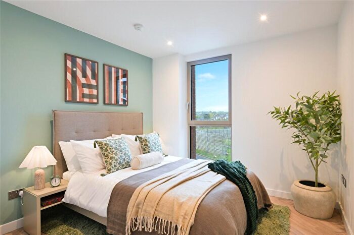 3 Bedroom Apartment To Rent In Uncle Leeds, Whitehall, LS12