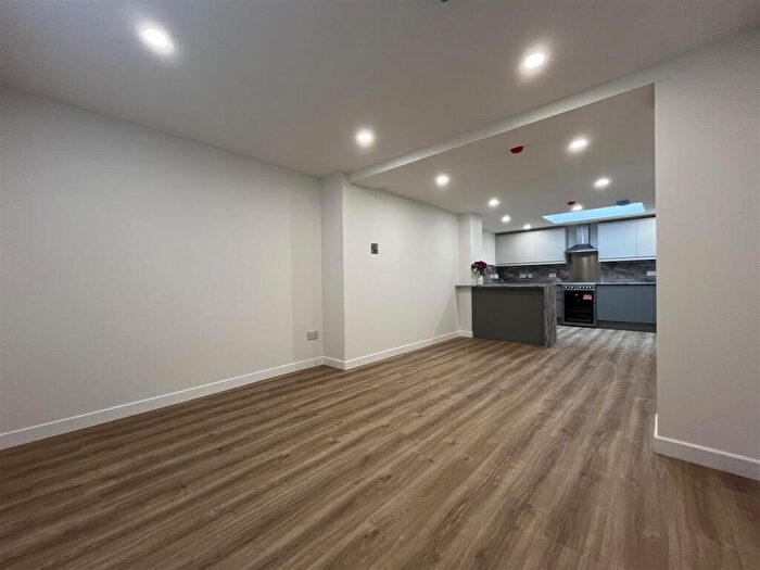 2 Bedroom Flat To Rent In Charterhouse Lane, Perth, PH2