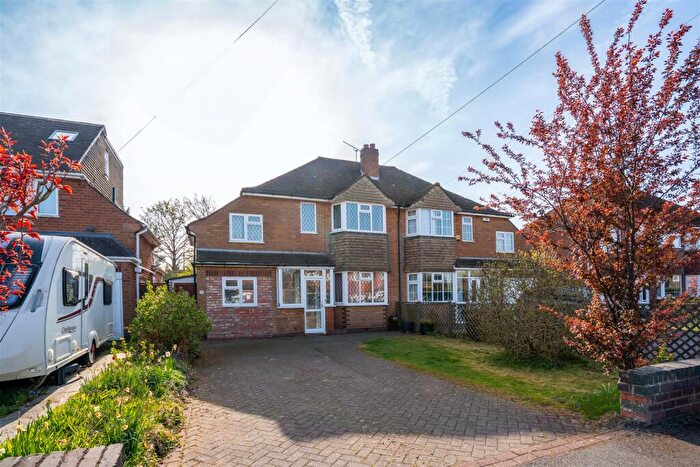4 Bedroom Semi-Detached House To Rent In Ufton Close, Shirley, B90