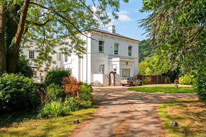 2 Bedroom Flat For Sale In Pixham Lane, Dorking, RH4