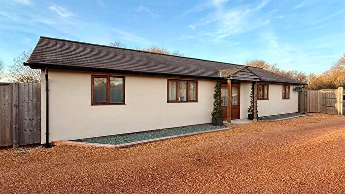 3 Bedroom Detached Bungalow For Sale In Heath Road, Southampton, SO32