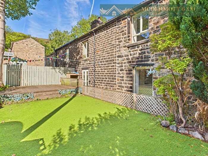 3 Bedroom Cottage For Sale In Huddersfield Road, Diggle, Saddleworth, OL3
