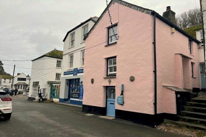 2 Bedroom Town House To Rent In Lansallos Street, Looe, PL13