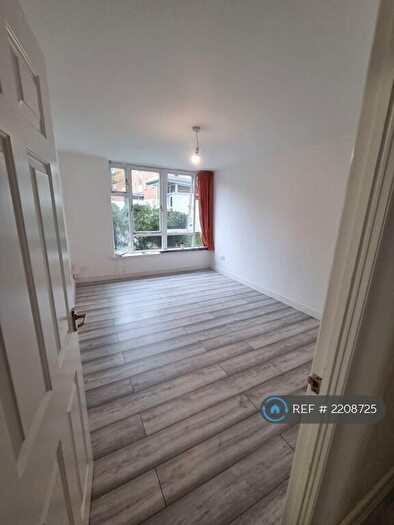 1 Bedroom Flat To Rent In Felixstowe Court, London, E16
