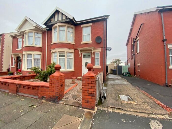 2 Bedroom Flat To Rent In Hampton Road, Blackpool, Blackpool, FY4