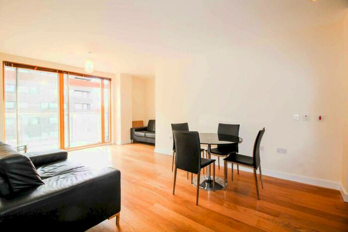 2 Bedroom Flat To Rent In Crampton Street, Elephant And Castle, London, SE17