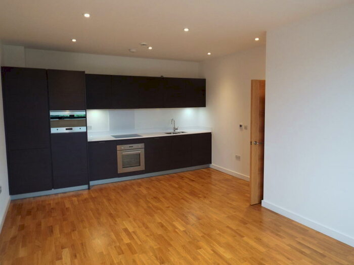 2 Bedroom Flat To Rent In Scimitar House, RM1