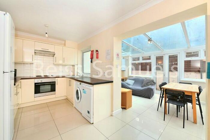 5 Bedroom Town House To Rent In Barnfield Place, Isle Of Dogs, Docklands, Canary Wharf, London, E14