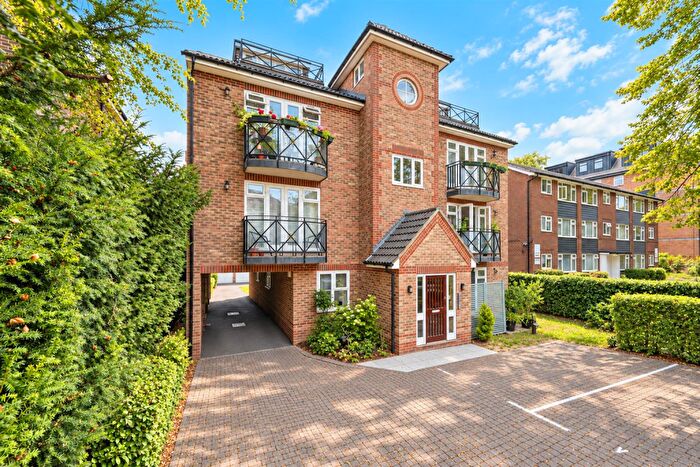 2 Bedroom Apartment For Sale In Winward Court, Eaton Road, South Sutton, SM2