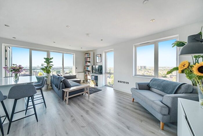 2 Bedroom Flat For Sale In Meeting House Lane, London, SE15