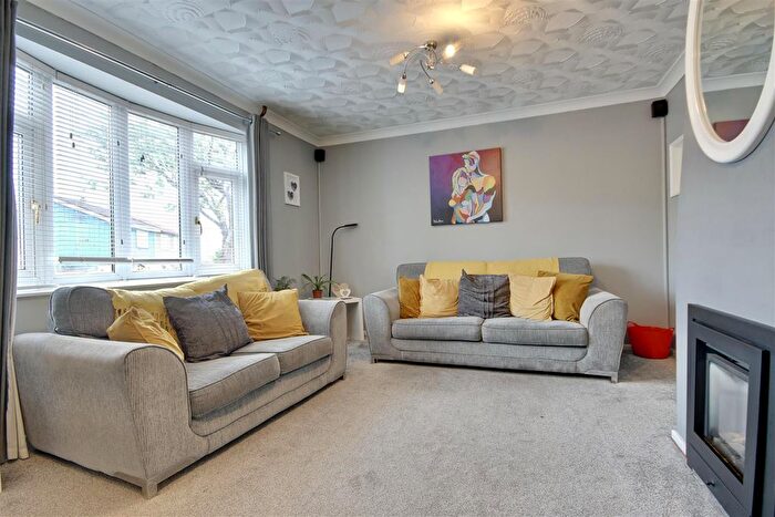 3 Bedroom Semi-Detached House For Sale In Chedworth Crescent, Portsmouth, PO6