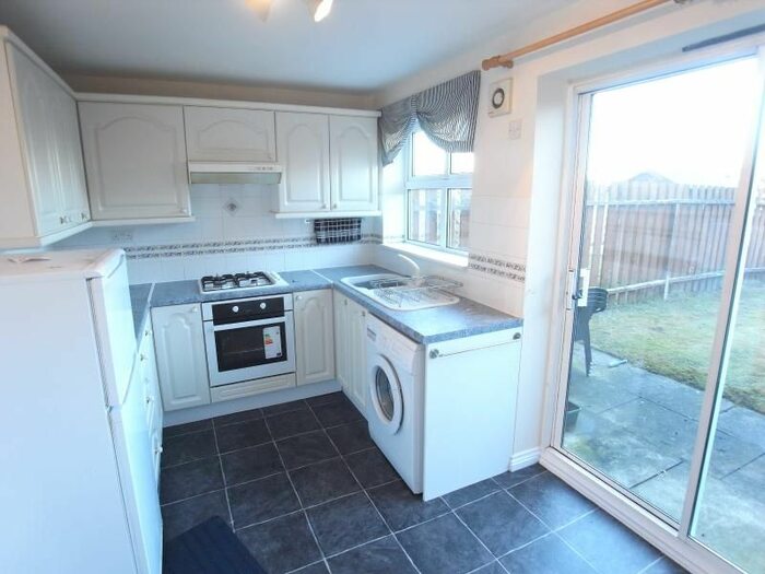 2 Bedroom Town House To Rent In Carter Terrace, Crossgates, Leeds LS15
