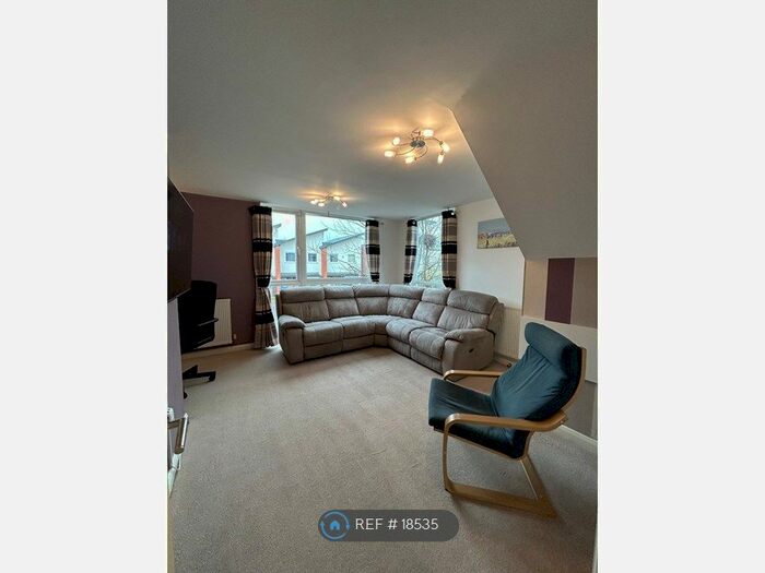 3 Bedroom Semi-Detached House To Rent In Commonwealth Avenue, Manchester, M11