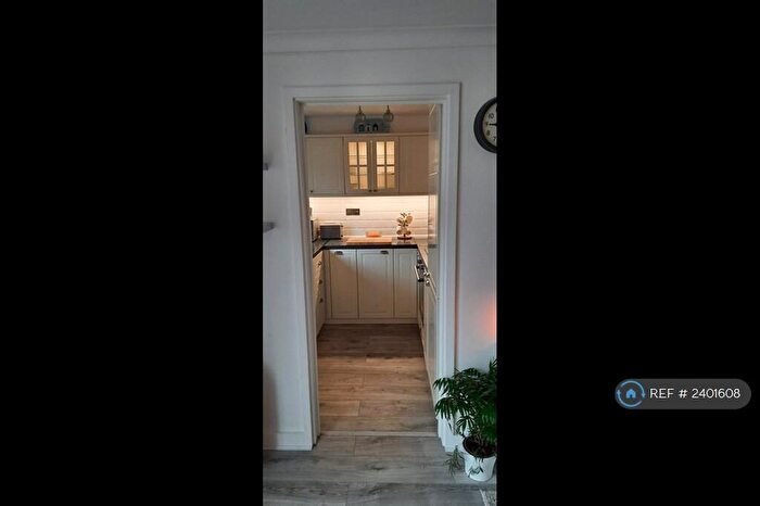 2 Bedroom Flat To Rent In Chalfont Close, Hemel Hempstead, HP2