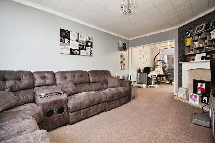 5 Bedroom Semi-detached House For Sale In Stonehurst Road, Braunstone Town, LE3