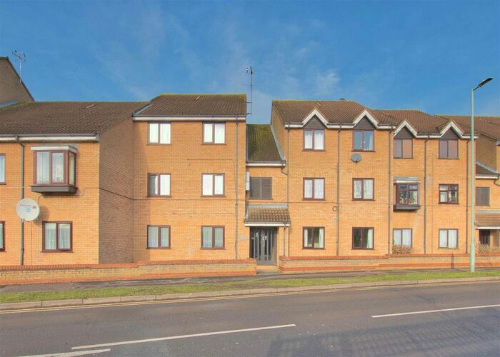 1 Bedroom Flat To Rent In Lion Court, Studio Way, Borehamwood, WD6