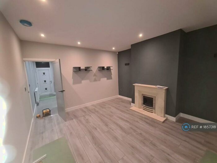 4 Bedroom End Of Terrace House To Rent In Pasture Lane, Clayton, Bradford, BD14