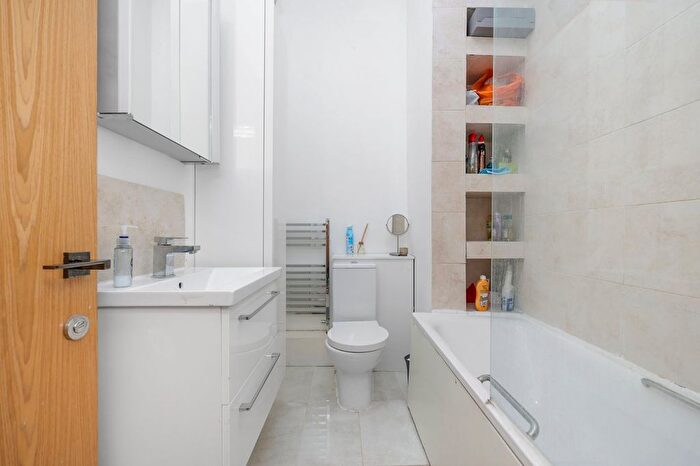 1 Bedroom Semi-Detached House To Rent In Burghley Road, Kentish Town, NW5