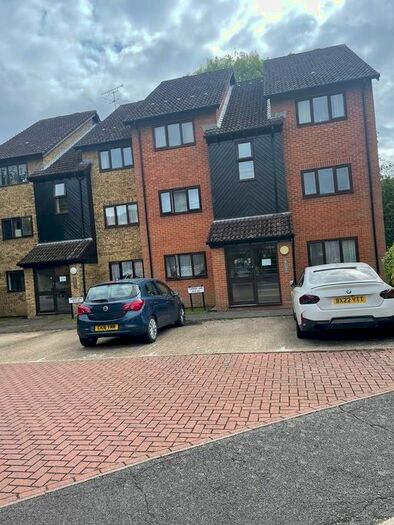 1 Bedroom Flat To Rent In Turnpike Lane, Uxbridge, UB10