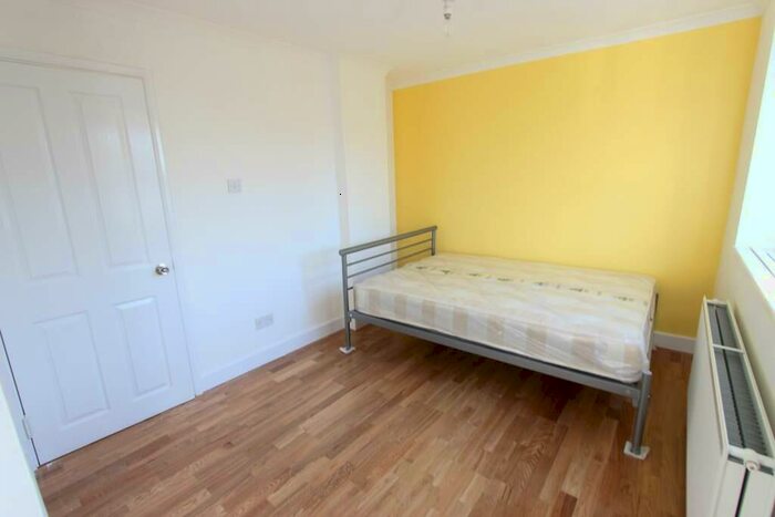 1 Bedroom Apartment To Rent In Goldings Crescent, Hatfield, AL10