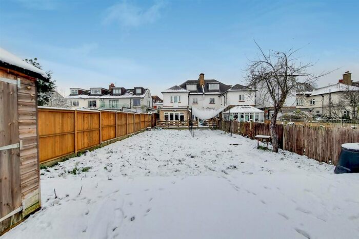 4 Bedroom Flat To Rent In Prentis Road, London, SW16