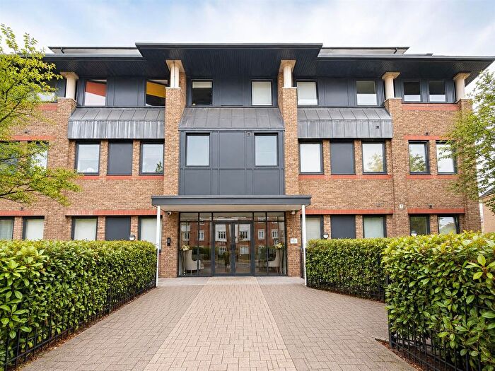 1 Bedroom Flat For Sale In Aldenham Road, Bushey, WD23
