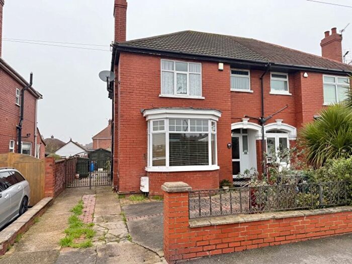 3 Bedroom Semi-detached House For Sale In Littlefield Lane, Grimsby, DN34
