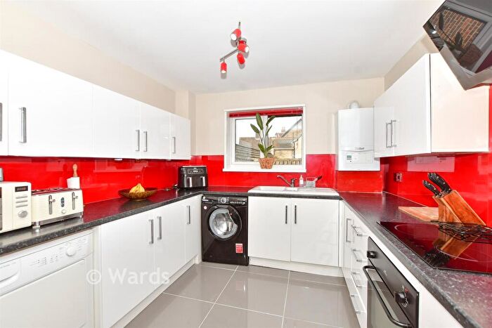 2 Bedroom Flat For Sale In Folkestone Road, Dover, Kent, CT17