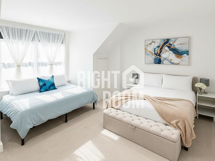 2 Bedroom Flat To Rent In Two Bed Flat, Coldharbour Lane, SE5