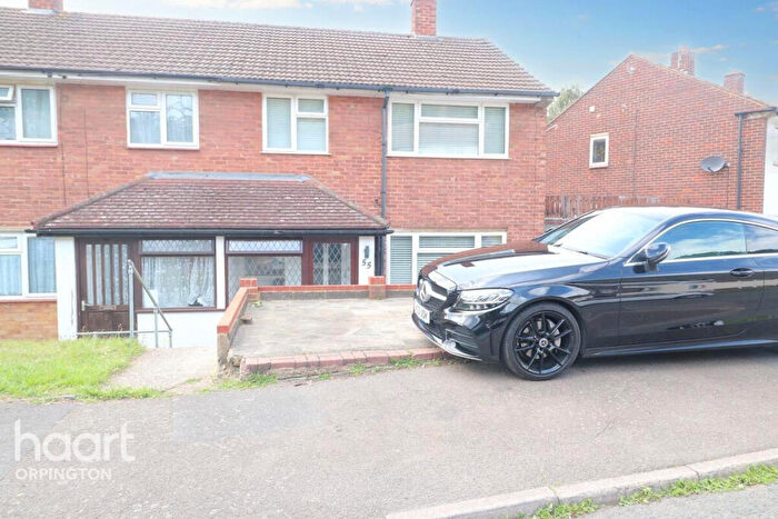 3 Bedroom End Of Terrace House For Sale In Barnfield Road, Orpington, BR5