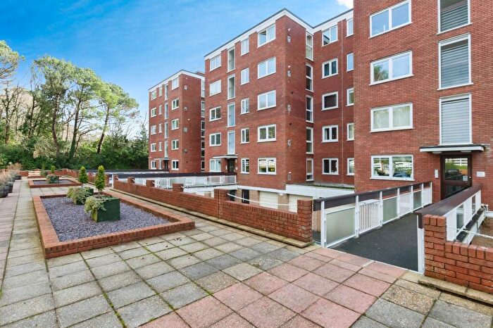 2 Bedroom Flat For Sale In Branksome Wood Road, Bournemouth, BH2
