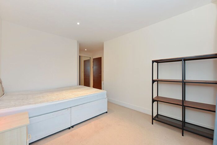 2 Bedroom Flat To Rent In Bromyard Avenue, London, W3