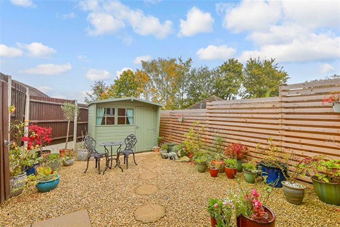 3 Bedroom Semi-detached House For Sale In Bridge Farm Road, Uckfield, East Sussex, TN22