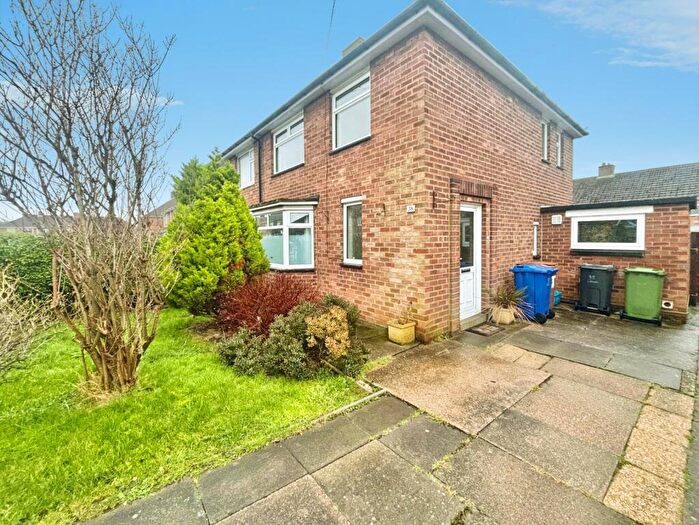 3 Bedroom Semi Detached House For Sale In Lisburn Grove, Grimsby, Lincolnshire, DN33