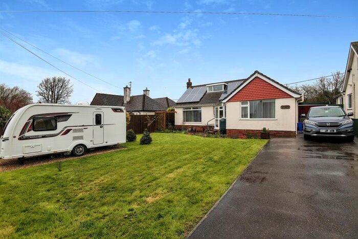 2 Bedroom Detached Bungalow For Sale In Lear Lane, Axminster, EX13