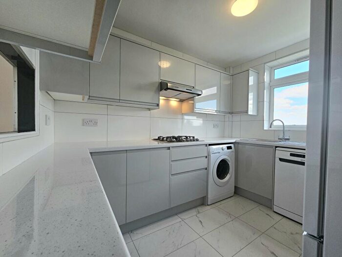2 Bedroom Flat To Rent In Princess Court, Bromley, BR1