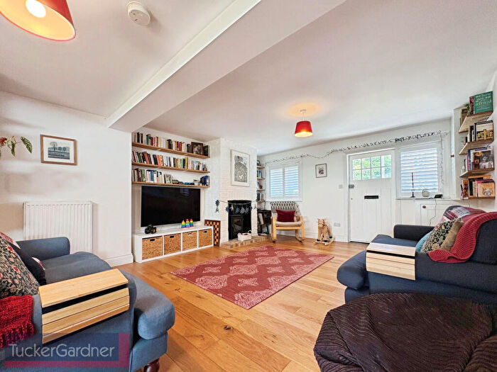 3 Bedroom Cottage To Rent In Cambridge Road, CB3