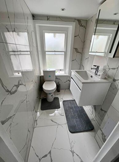 2 Bedroom Flat To Rent In Christchurch Avenue, Mapesbury, London, NW6
