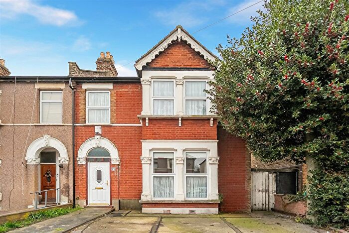 4 Bedroom End Terrace House For Sale In Airthrie Road, Goodmayes, IG3