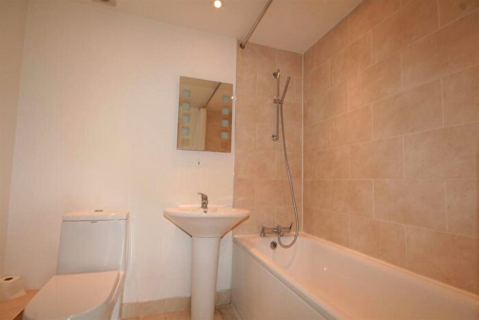 1 Bedroom Flat To Rent In Gallery Court, Arcadia Avenue, N3